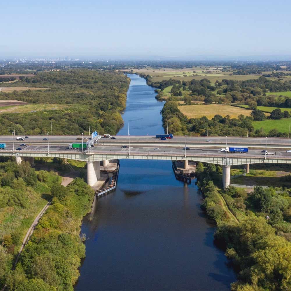 <strong>Transport & Connectivity</strong>
