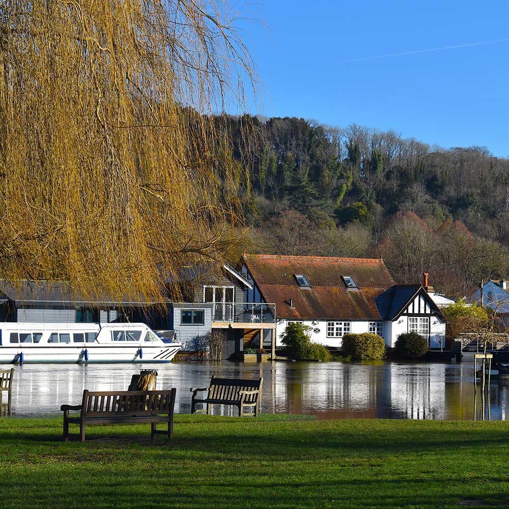 <strong>Waterfront & Scenic Homes</stong>